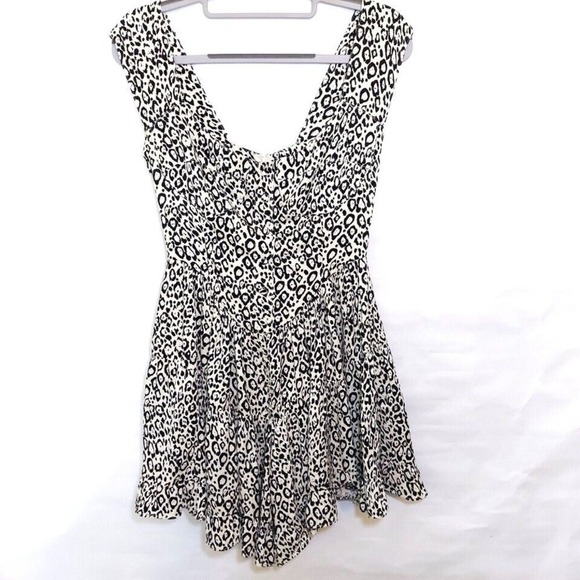 NWOT Vanessa Mooney Romper Xs Elisabeth Leopard Milkmaid Busier Feminine  Flirty is available for purchase on au PAY Market - Imported Goods Online  Store Co.Ltd. | au PAY Market - Online Shopping Site